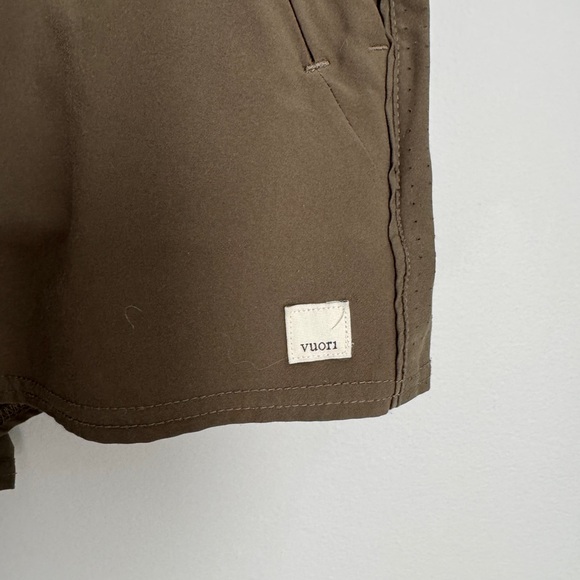 Vuori Women’s Size Small Dash Shorts in Green - Picture 3 of 3